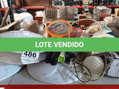 LOTE 486 - 06 RAQUETES ELÉTRICAS, 06 FERROS DE PASSAR E 05 BASES DE VENTILADOR. (NO ESTADO) ATENÇÃO! FAZER A VISITAÇÃO ANTES DE ARREMATAR, NÃO SABEMOS SE FUNCIONA, LEILÃO NÃO TEM GARANTIA E NEM DEVOLUÇÃO, SUJEITO A POSSÍVEIS AVARIAS VISÍVEIS/OCULTAS E/OU AUSÊNCIA DE COMPONENTES.