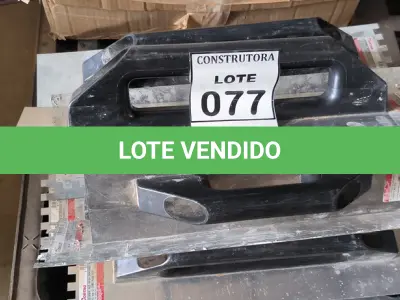 LOTE 077 - 09 DESEMPENADEIRAS DE AÇO DENTADA COM CABO EM PLÁSTICO 48CM. (NO ESTADO) ATENÇÃO! FAZER A VISITAÇÃO ANTES DE ARREMATAR, NÃO SABEMOS SE FUNCIONA, LEILÃO NÃO TEM GARANTIA E NEM DEVOLUÇÃO, SUJEITO A POSSÍVEIS AVARIAS VISÍVEIS/OCULTAS E/OU AUSÊNCIA DE COMPONENTES.