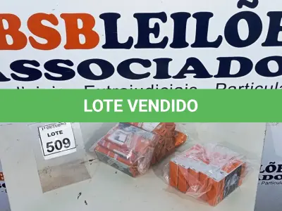 LOTE 509 - 01 LOTE COM GRANDE QUANTIDADE DE FONES DE OUVIDOS E CARREGADORES DE CELULAR. (NO ESTADO) ATENÇÃO! FAZER A VISITAÇÃO ANTES DE ARREMATAR, NÃO SABEMOS SE FUNCIONA, LEILÃO NÃO TEM GARANTIA E NEM DEVOLUÇÃO, SUJEITO A POSSÍVEIS AVARIAS VISÍVEIS/OCULTAS E/OU AUSÊNCIA DE COMPONENTES.