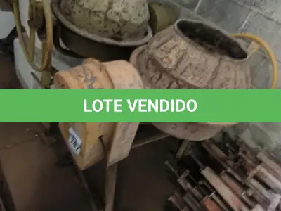 LOTE 147 - 01 BETORNEIRA PEQUENA. (NO ESTADO) ATENÇÃO! FAZER A VISITAÇÃO ANTES DE ARREMATAR, NÃO SABEMOS SE FUNCIONA, LEILÃO NÃO TEM GARANTIA E NEM DEVOLUÇÃO, SUJEITO A POSSÍVEIS AVARIAS VISÍVEIS/OCULTAS E/OU AUSÊNCIA DE COMPONENTES.