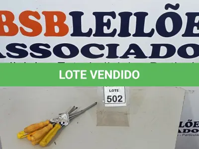 LOTE 502 - 05 CHAVES PHILIPS E 01 CHAVE DE FENDA. (NO ESTADO) ATENÇÃO! FAZER A VISITAÇÃO ANTES DE ARREMATAR, NÃO SABEMOS SE FUNCIONA, LEILÃO NÃO TEM GARANTIA E NEM DEVOLUÇÃO, SUJEITO A POSSÍVEIS AVARIAS VISÍVEIS/OCULTAS E/OU AUSÊNCIA DE COMPONENTES.