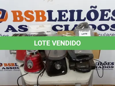 LOTE 469 - 01 TORRADEIRA, 01 BATEDEIRA, 02 SANDUICHEIRAS, VÁRIOS MIXERS E ELETRODOMÉSTICOS DIVERSOS. (NO ESTADO) ATENÇÃO! FAZER A VISITAÇÃO ANTES DE ARREMATAR, NÃO SABEMOS SE FUNCIONA, LEILÃO NÃO TEM GARANTIA E NEM DEVOLUÇÃO, SUJEITO A POSSÍVEIS AVARIAS VISÍVEIS/OCULTAS E/OU AUSÊNCIA DE COMPONENTES.