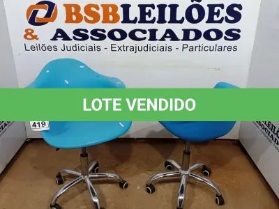 LOTE 419 - 02 CADEIRAS GIRATÓRIAS TIPO CONCHA. (NO ESTADO) ATENÇÃO! FAZER A VISITAÇÃO ANTES DE ARREMATAR, NÃO SABEMOS SE FUNCIONA, LEILÃO NÃO TEM GARANTIA E NEM DEVOLUÇÃO, SUJEITO A POSSÍVEIS AVARIAS VISÍVEIS/OCULTAS E/OU AUSÊNCIA DE COMPONENTES.