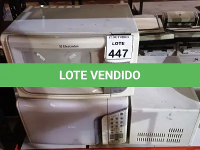 LOTE 447 - 03 MICRO-ONDAS MARCAS ELECTROLUX E BLUESKY. (NO ESTADO) ATENÇÃO! FAZER A VISITAÇÃO ANTES DE ARREMATAR, NÃO SABEMOS SE FUNCIONA, LEILÃO NÃO TEM GARANTIA E NEM DEVOLUÇÃO, SUJEITO A POSSÍVEIS AVARIAS VISÍVEIS/OCULTAS E/OU AUSÊNCIA DE COMPONENTES.