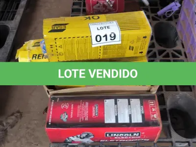 LOTE 019 - 01 LOTE COM CAIXAS COM ELETRODOS DIVERSOS. (NO ESTADO) ATENÇÃO! FAZER A VISITAÇÃO ANTES DE ARREMATAR, NÃO SABEMOS SE FUNCIONA, LEILÃO NÃO TEM GARANTIA E NEM DEVOLUÇÃO, SUJEITO A POSSÍVEIS AVARIAS VISÍVEIS/OCULTAS E/OU AUSÊNCIA DE COMPONENTES.