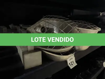LOTE 121 - 04 LUMINÁRIAS PARA POSTE. (NO ESTADO) ATENÇÃO! FAZER A VISITAÇÃO ANTES DE ARREMATAR, NÃO SABEMOS SE FUNCIONA, LEILÃO NÃO TEM GARANTIA E NEM DEVOLUÇÃO, SUJEITO A POSSÍVEIS AVARIAS VISÍVEIS/OCULTAS E/OU AUSÊNCIA DE COMPONENTES.