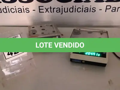 LOTE 424 - 02 BALANÇAS DE PRECISÃO. (NO ESTADO) ATENÇÃO! FAZER A VISITAÇÃO ANTES DE ARREMATAR, NÃO SABEMOS SE FUNCIONA, LEILÃO NÃO TEM GARANTIA E NEM DEVOLUÇÃO, SUJEITO A POSSÍVEIS AVARIAS VISÍVEIS/OCULTAS E/OU AUSÊNCIA DE COMPONENTES.