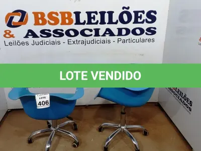 LOTE 406 - 02 CADEIRAS GIRATÓRIAS TIPO CONCHA. (NO ESTADO) ATENÇÃO! FAZER A VISITAÇÃO ANTES DE ARREMATAR, NÃO SABEMOS SE FUNCIONA, LEILÃO NÃO TEM GARANTIA E NEM DEVOLUÇÃO, SUJEITO A POSSÍVEIS AVARIAS VISÍVEIS/OCULTAS E/OU AUSÊNCIA DE COMPONENTES.