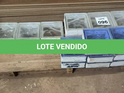 LOTE 096 - 23 BLOCOS DE VIDRO DIVERSOS. (NO ESTADO) ATENÇÃO! FAZER A VISITAÇÃO ANTES DE ARREMATAR, NÃO SABEMOS SE FUNCIONA, LEILÃO NÃO TEM GARANTIA E NEM DEVOLUÇÃO, SUJEITO A POSSÍVEIS AVARIAS VISÍVEIS/OCULTAS E/OU AUSÊNCIA DE COMPONENTES.