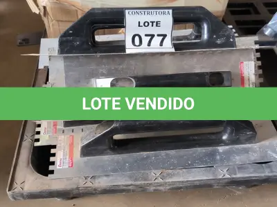 LOTE 077 - 09 DESEMPENADEIRAS DE AÇO DENTADA COM CABO EM PLÁSTICO 48CM. (NO ESTADO) ATENÇÃO! FAZER A VISITAÇÃO ANTES DE ARREMATAR, NÃO SABEMOS SE FUNCIONA, LEILÃO NÃO TEM GARANTIA E NEM DEVOLUÇÃO, SUJEITO A POSSÍVEIS AVARIAS VISÍVEIS/OCULTAS E/OU AUSÊNCIA DE COMPONENTES.