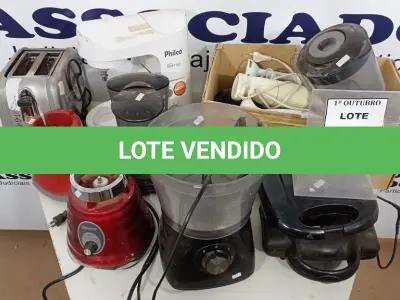 LOTE 469 - 01 TORRADEIRA, 01 BATEDEIRA, 02 SANDUICHEIRAS, VÁRIOS MIXERS E ELETRODOMÉSTICOS DIVERSOS. (NO ESTADO) ATENÇÃO! FAZER A VISITAÇÃO ANTES DE ARREMATAR, NÃO SABEMOS SE FUNCIONA, LEILÃO NÃO TEM GARANTIA E NEM DEVOLUÇÃO, SUJEITO A POSSÍVEIS AVARIAS VISÍVEIS/OCULTAS E/OU AUSÊNCIA DE COMPONENTES.