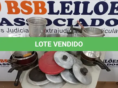 LOTE 467 - 01 LOTE COM VÁRIAS PANELAS E UTENSÍLIOS DE COZINHA DIVERSOS. (NO ESTADO) ATENÇÃO! FAZER A VISITAÇÃO ANTES DE ARREMATAR, NÃO SABEMOS SE FUNCIONA, LEILÃO NÃO TEM GARANTIA E NEM DEVOLUÇÃO, SUJEITO A POSSÍVEIS AVARIAS VISÍVEIS/OCULTAS E/OU AUSÊNCIA DE COMPONENTES.