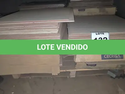 LOTE 132 - 01 PALETE COM PISO BRANCO 45X45. (NO ESTADO) ATENÇÃO! FAZER A VISITAÇÃO ANTES DE ARREMATAR, NÃO SABEMOS SE FUNCIONA, LEILÃO NÃO TEM GARANTIA E NEM DEVOLUÇÃO, SUJEITO A POSSÍVEIS AVARIAS VISÍVEIS/OCULTAS E/OU AUSÊNCIA DE COMPONENTES.