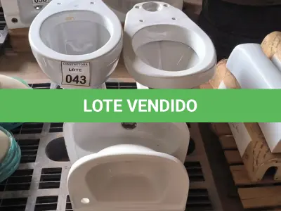 LOTE 043 - 01 VASO SANITÁRIO DECA SEM CAIXA ACOPLADA,01 VASO SANITÁRIO CELITE E 02 PIAS PARA LAVATÓRIO. (NO ESTADO) ATENÇÃO! FAZER A VISITAÇÃO ANTES DE ARREMATAR, NÃO SABEMOS SE FUNCIONA, LEILÃO NÃO TEM GARANTIA E NEM DEVOLUÇÃO, SUJEITO A POSSÍVEIS AVARIAS VISÍVEIS/OCULTAS E/OU AUSÊNCIA DE COMPONENTES.