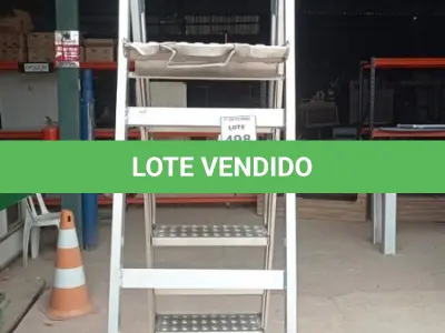 LOTE 498 - 01 ESCADA PLATAFORMA DE ALUMÍNIO. (NO ESTADO) ATENÇÃO! FAZER A VISITAÇÃO ANTES DE ARREMATAR, NÃO SABEMOS SE FUNCIONA, LEILÃO NÃO TEM GARANTIA E NEM DEVOLUÇÃO, SUJEITO A POSSÍVEIS AVARIAS VISÍVEIS/OCULTAS E/OU AUSÊNCIA DE COMPONENTES.