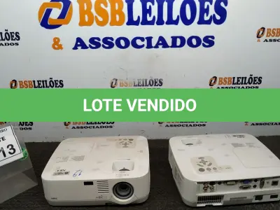 LOTE 413 - 02 PROJETORES MARCA NEC,  (NO ESTADO) ATENÇÃO! FAZER A VISITAÇÃO ANTES DE ARREMATAR, NÃO SABEMOS SE FUNCIONA, LEILÃO NÃO TEM GARANTIA E NEM DEVOLUÇÃO, SUJEITO A POSSÍVEIS AVARIAS VISÍVEIS/OCULTAS E/OU AUSÊNCIA DE COMPONENTES.
