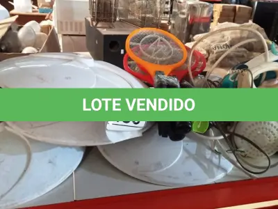 LOTE 486 - 06 RAQUETES ELÉTRICAS, 06 FERROS DE PASSAR E 05 BASES DE VENTILADOR. (NO ESTADO) ATENÇÃO! FAZER A VISITAÇÃO ANTES DE ARREMATAR, NÃO SABEMOS SE FUNCIONA, LEILÃO NÃO TEM GARANTIA E NEM DEVOLUÇÃO, SUJEITO A POSSÍVEIS AVARIAS VISÍVEIS/OCULTAS E/OU AUSÊNCIA DE COMPONENTES.
