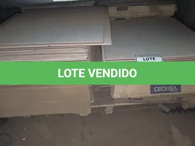 LOTE 132 - 01 PALETE COM PISO BRANCO 45X45. (NO ESTADO) ATENÇÃO! FAZER A VISITAÇÃO ANTES DE ARREMATAR, NÃO SABEMOS SE FUNCIONA, LEILÃO NÃO TEM GARANTIA E NEM DEVOLUÇÃO, SUJEITO A POSSÍVEIS AVARIAS VISÍVEIS/OCULTAS E/OU AUSÊNCIA DE COMPONENTES.