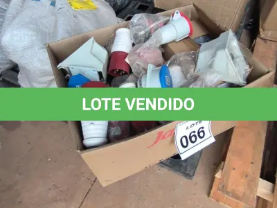 LOTE 066 - 01 CAIXA COM TOMADAS INDUSTRIAS DIVERSAS. (NO ESTADO) ATENÇÃO! FAZER A VISITAÇÃO ANTES DE ARREMATAR, NÃO SABEMOS SE FUNCIONA, LEILÃO NÃO TEM GARANTIA E NEM DEVOLUÇÃO, SUJEITO A POSSÍVEIS AVARIAS VISÍVEIS/OCULTAS E/OU AUSÊNCIA DE COMPONENTES.