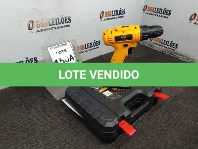 LOTE 150 - 01 PARAFUSADEIRA 36V DUAS BATERIAS COM MALETA E BITS. (NO ESTADO) ATENÇÃO! FAZER A VISITAÇÃO ANTES DE ARREMATAR, NÃO SABEMOS SE FUNCIONA, LEILÃO NÃO TEM GARANTIA E NEM DEVOLUÇÃO, SUJEITO A POSSÍVEIS AVARIAS VISÍVEIS/OCULTAS E/OU AUSÊNCIA DE COMPONENTES.