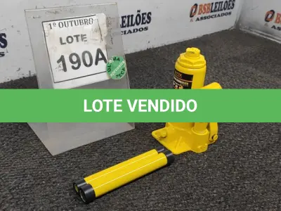 LOTE 190 - 01 MACACO HIDRÁULICO 2T MANUAL TIPO GARRAFA PORTÁTIL. (NO ESTADO) ATENÇÃO! FAZER A VISITAÇÃO ANTES DE ARREMATAR, NÃO SABEMOS SE FUNCIONA, LEILÃO NÃO TEM GARANTIA E NEM DEVOLUÇÃO, SUJEITO A POSSÍVEIS AVARIAS VISÍVEIS/OCULTAS E/OU AUSÊNCIA DE COMPONENTES.