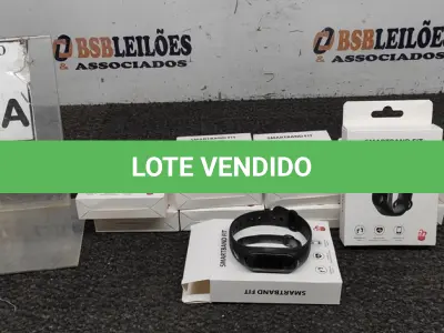 LOTE 400 - 01 LOTE COM VÁRIOS RELÓGIOS SMARTBAND FIT. (NO ESTADO) ATENÇÃO! FAZER A VISITAÇÃO ANTES DE ARREMATAR, NÃO SABEMOS SE FUNCIONA, LEILÃO NÃO TEM GARANTIA E NEM DEVOLUÇÃO, SUJEITO A POSSÍVEIS AVARIAS VISÍVEIS/OCULTAS E/OU AUSÊNCIA DE COMPONENTES.