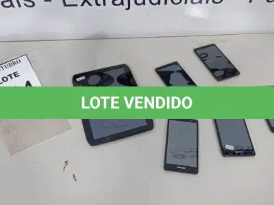 LOTE 514 - 05 SMARTPHONES MARCA POSITIVO 01 TABLET MARCA MOTOROLA. (NO ESTADO) ATENÇÃO! FAZER A VISITAÇÃO ANTES DE ARREMATAR, NÃO SABEMOS SE FUNCIONA, LEILÃO NÃO TEM GARANTIA E NEM DEVOLUÇÃO, SUJEITO A POSSÍVEIS AVARIAS VISÍVEIS/OCULTAS E/OU AUSÊNCIA DE COMPONENTES.