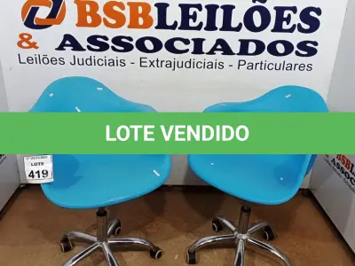 LOTE 419 - 02 CADEIRAS GIRATÓRIAS TIPO CONCHA. (NO ESTADO) ATENÇÃO! FAZER A VISITAÇÃO ANTES DE ARREMATAR, NÃO SABEMOS SE FUNCIONA, LEILÃO NÃO TEM GARANTIA E NEM DEVOLUÇÃO, SUJEITO A POSSÍVEIS AVARIAS VISÍVEIS/OCULTAS E/OU AUSÊNCIA DE COMPONENTES.