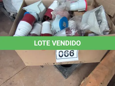 LOTE 066 - 01 CAIXA COM TOMADAS INDUSTRIAS DIVERSAS. (NO ESTADO) ATENÇÃO! FAZER A VISITAÇÃO ANTES DE ARREMATAR, NÃO SABEMOS SE FUNCIONA, LEILÃO NÃO TEM GARANTIA E NEM DEVOLUÇÃO, SUJEITO A POSSÍVEIS AVARIAS VISÍVEIS/OCULTAS E/OU AUSÊNCIA DE COMPONENTES.