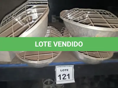 LOTE 121 - 04 LUMINÁRIAS PARA POSTE. (NO ESTADO) ATENÇÃO! FAZER A VISITAÇÃO ANTES DE ARREMATAR, NÃO SABEMOS SE FUNCIONA, LEILÃO NÃO TEM GARANTIA E NEM DEVOLUÇÃO, SUJEITO A POSSÍVEIS AVARIAS VISÍVEIS/OCULTAS E/OU AUSÊNCIA DE COMPONENTES.