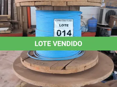LOTE 014 - 01 CARRETEL EM MADEIRA COM FIO CORDEIRO 1X6MM CORTOX - FLEX NA COR AZUL. (NO ESTADO) ATENÇÃO! FAZER A VISITAÇÃO ANTES DE ARREMATAR, NÃO SABEMOS SE FUNCIONA, LEILÃO NÃO TEM GARANTIA E NEM DEVOLUÇÃO, SUJEITO A POSSÍVEIS AVARIAS VISÍVEIS/OCULTAS E/OU AUSÊNCIA DE COMPONENTES.
