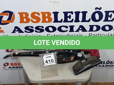 LOTE 410 - 02 ASPIRADORES DE PÓ. (NO ESTADO) ATENÇÃO! FAZER A VISITAÇÃO ANTES DE ARREMATAR, NÃO SABEMOS SE FUNCIONA, LEILÃO NÃO TEM GARANTIA E NEM DEVOLUÇÃO, SUJEITO A POSSÍVEIS AVARIAS VISÍVEIS/OCULTAS E/OU AUSÊNCIA DE COMPONENTES.