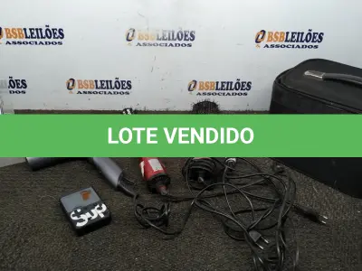 LOTE 504 - 03 ESCOVAS DE CABELO ELÉTRICAS, 01 SECADOR DE CABELO, 01 VÍDEO GAME PORTÁTIL E 01 MALETA. (NO ESTADO) ATENÇÃO! FAZER A VISITAÇÃO ANTES DE ARREMATAR, NÃO SABEMOS SE FUNCIONA, LEILÃO NÃO TEM GARANTIA E NEM DEVOLUÇÃO, SUJEITO A POSSÍVEIS AVARIAS VISÍVEIS/OCULTAS E/OU AUSÊNCIA DE COMPONENTES.