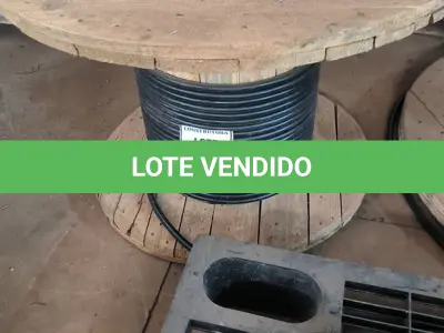 LOTE 015 - 01 CARRETEL EM MADEIRA COM FIO CORPECON FLEXÍVEL 1X50MM 1KV NA COR PRETO. (NO ESTADO) ATENÇÃO! FAZER A VISITAÇÃO ANTES DE ARREMATAR, NÃO SABEMOS SE FUNCIONA, LEILÃO NÃO TEM GARANTIA E NEM DEVOLUÇÃO, SUJEITO A POSSÍVEIS AVARIAS VISÍVEIS/OCULTAS E/OU AUSÊNCIA DE COMPONENTES.