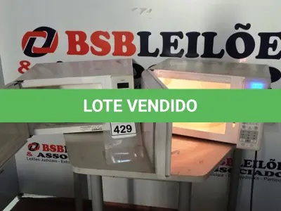LOTE 429 - 02 MICRO-ONDAS MARCAS BRASTEMP E ELECTROLUX. (NO ESTADO) ATENÇÃO! FAZER A VISITAÇÃO ANTES DE ARREMATAR, NÃO SABEMOS SE FUNCIONA, LEILÃO NÃO TEM GARANTIA E NEM DEVOLUÇÃO, SUJEITO A POSSÍVEIS AVARIAS VISÍVEIS/OCULTAS E/OU AUSÊNCIA DE COMPONENTES.