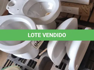 LOTE 043 - 01 VASO SANITÁRIO DECA SEM CAIXA ACOPLADA,01 VASO SANITÁRIO CELITE E 02 PIAS PARA LAVATÓRIO. (NO ESTADO) ATENÇÃO! FAZER A VISITAÇÃO ANTES DE ARREMATAR, NÃO SABEMOS SE FUNCIONA, LEILÃO NÃO TEM GARANTIA E NEM DEVOLUÇÃO, SUJEITO A POSSÍVEIS AVARIAS VISÍVEIS/OCULTAS E/OU AUSÊNCIA DE COMPONENTES.