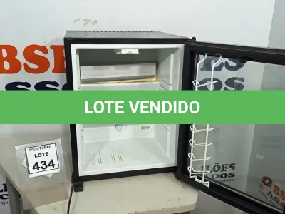 LOTE 434 - 01 FRIGOBAR. (NO ESTADO) ATENÇÃO! FAZER A VISITAÇÃO ANTES DE ARREMATAR, NÃO SABEMOS SE FUNCIONA, LEILÃO NÃO TEM GARANTIA E NEM DEVOLUÇÃO, SUJEITO A POSSÍVEIS AVARIAS VISÍVEIS/OCULTAS E/OU AUSÊNCIA DE COMPONENTES.