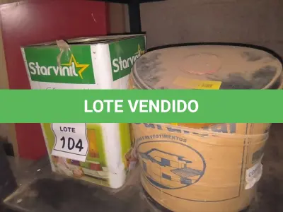 LOTE 104 - 01 LATA DE TINTA 18L STARVINIL  NA COR LARANJA E 01 TEXTURA MARROM 25KG. (NO ESTADO) ATENÇÃO! FAZER A VISITAÇÃO ANTES DE ARREMATAR, NÃO SABEMOS SE FUNCIONA, LEILÃO NÃO TEM GARANTIA E NEM DEVOLUÇÃO, SUJEITO A POSSÍVEIS AVARIAS VISÍVEIS/OCULTAS E/OU AUSÊNCIA DE COMPONENTES.