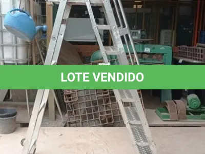 LOTE 498 - 01 ESCADA PLATAFORMA DE ALUMÍNIO. (NO ESTADO) ATENÇÃO! FAZER A VISITAÇÃO ANTES DE ARREMATAR, NÃO SABEMOS SE FUNCIONA, LEILÃO NÃO TEM GARANTIA E NEM DEVOLUÇÃO, SUJEITO A POSSÍVEIS AVARIAS VISÍVEIS/OCULTAS E/OU AUSÊNCIA DE COMPONENTES.