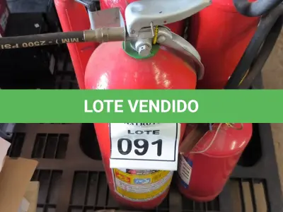 LOTE 091 - 04 EXTINTORES DE INCÊNDIO. (NO ESTADO) ATENÇÃO! FAZER A VISITAÇÃO ANTES DE ARREMATAR, NÃO SABEMOS SE FUNCIONA, LEILÃO NÃO TEM GARANTIA E NEM DEVOLUÇÃO, SUJEITO A POSSÍVEIS AVARIAS VISÍVEIS/OCULTAS E/OU AUSÊNCIA DE COMPONENTES.