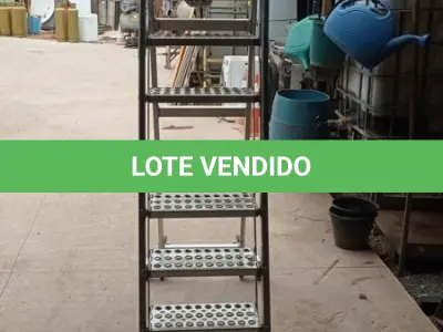 LOTE 498 - 01 ESCADA PLATAFORMA DE ALUMÍNIO. (NO ESTADO) ATENÇÃO! FAZER A VISITAÇÃO ANTES DE ARREMATAR, NÃO SABEMOS SE FUNCIONA, LEILÃO NÃO TEM GARANTIA E NEM DEVOLUÇÃO, SUJEITO A POSSÍVEIS AVARIAS VISÍVEIS/OCULTAS E/OU AUSÊNCIA DE COMPONENTES.