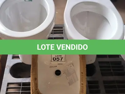 LOTE 057 - 01 VASO SANITÁRIO DECA SEM CAIXA ACOPLADA,01 VASO SANITÁRIO CELITE E 01 CUBA PARA LAVATÓRIO. (NO ESTADO) ATENÇÃO! FAZER A VISITAÇÃO ANTES DE ARREMATAR, NÃO SABEMOS SE FUNCIONA, LEILÃO NÃO TEM GARANTIA E NEM DEVOLUÇÃO, SUJEITO A POSSÍVEIS AVARIAS VISÍVEIS/OCULTAS E/OU AUSÊNCIA DE COMPONENTES.