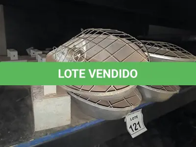 LOTE 121 - 04 LUMINÁRIAS PARA POSTE. (NO ESTADO) ATENÇÃO! FAZER A VISITAÇÃO ANTES DE ARREMATAR, NÃO SABEMOS SE FUNCIONA, LEILÃO NÃO TEM GARANTIA E NEM DEVOLUÇÃO, SUJEITO A POSSÍVEIS AVARIAS VISÍVEIS/OCULTAS E/OU AUSÊNCIA DE COMPONENTES.