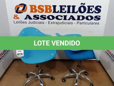 LOTE 419 - 02 CADEIRAS GIRATÓRIAS TIPO CONCHA. (NO ESTADO) ATENÇÃO! FAZER A VISITAÇÃO ANTES DE ARREMATAR, NÃO SABEMOS SE FUNCIONA, LEILÃO NÃO TEM GARANTIA E NEM DEVOLUÇÃO, SUJEITO A POSSÍVEIS AVARIAS VISÍVEIS/OCULTAS E/OU AUSÊNCIA DE COMPONENTES.
