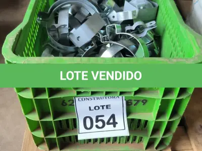LOTE 054 - 01 LOTE COM ABRAÇADEIRAS PARA CANOS. (CAIXA ORGANIZADORA NAO INCLUSA) (NO ESTADO) ATENÇÃO! FAZER A VISITAÇÃO ANTES DE ARREMATAR, NÃO SABEMOS SE FUNCIONA, LEILÃO NÃO TEM GARANTIA E NEM DEVOLUÇÃO, SUJEITO A POSSÍVEIS AVARIAS VISÍVEIS/OCULTAS E/OU AUSÊNCIA DE COMPONENTES.