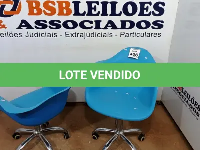 LOTE 406 - 02 CADEIRAS GIRATÓRIAS TIPO CONCHA. (NO ESTADO) ATENÇÃO! FAZER A VISITAÇÃO ANTES DE ARREMATAR, NÃO SABEMOS SE FUNCIONA, LEILÃO NÃO TEM GARANTIA E NEM DEVOLUÇÃO, SUJEITO A POSSÍVEIS AVARIAS VISÍVEIS/OCULTAS E/OU AUSÊNCIA DE COMPONENTES.