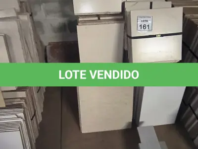 LOTE 161 - 01 LOTE COM PISOS NA COR BEGE 35X35CM E REVESTIMENTOS 32X45CM. (NO ESTADO) ATENÇÃO! FAZER A VISITAÇÃO ANTES DE ARREMATAR, NÃO SABEMOS SE FUNCIONA, LEILÃO NÃO TEM GARANTIA E NEM DEVOLUÇÃO, SUJEITO A POSSÍVEIS AVARIAS VISÍVEIS/OCULTAS E/OU AUSÊNCIA DE COMPONENTES.