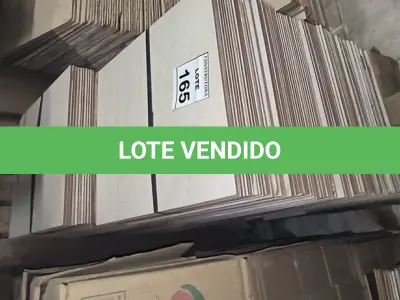 LOTE 165 - 01 LOTE COM APROXIMADAMENTE 16 CAIXAS DE PISO 45,5X45,5CM. (NO ESTADO) ATENÇÃO! FAZER A VISITAÇÃO ANTES DE ARREMATAR, NÃO SABEMOS SE FUNCIONA, LEILÃO NÃO TEM GARANTIA E NEM DEVOLUÇÃO, SUJEITO A POSSÍVEIS AVARIAS VISÍVEIS/OCULTAS E/OU AUSÊNCIA DE COMPONENTES.