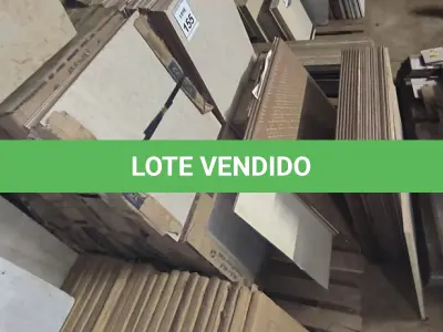 LOTE 155 - 01 LOTE COM APROXIMADAMENTE 30 CAIXAS DE PISO FLOR TILES 45,6X45,6 CECRISA CORES DIVERSAS. (NO ESTADO) ATENÇÃO! FAZER A VISITAÇÃO ANTES DE ARREMATAR, NÃO SABEMOS SE FUNCIONA, LEILÃO NÃO TEM GARANTIA E NEM DEVOLUÇÃO, SUJEITO A POSSÍVEIS AVARIAS VISÍVEIS/OCULTAS E/OU AUSÊNCIA DE COMPONENTES.