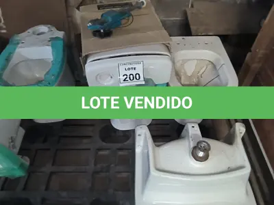 LOTE 200 - 02 VASOS SANITÁRIOS SENDO 01 VASO COM CAIXA ACOPLADA  E 01 TANQUE DECA.